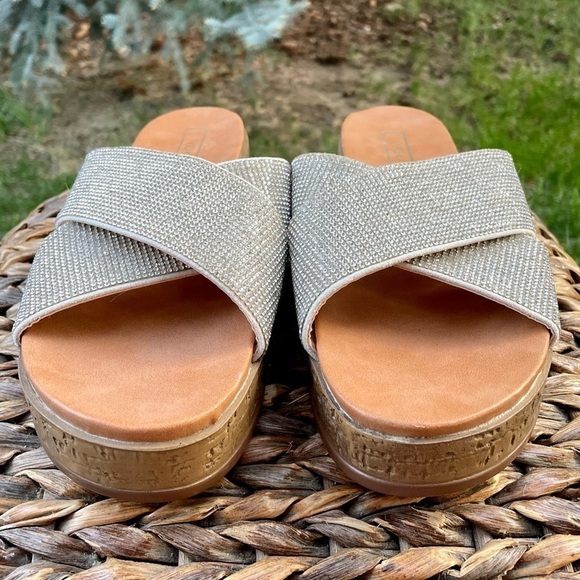 NEW Yoki Clear Rhinestone Bling Criss Cross Slide Platform Comfort Sandals. 8.5 - Picture 3 of 9